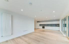 Four-room apartment in a new complex, Hounslow, London, UK for £600,000