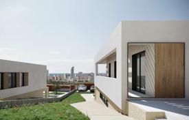 Modern villa with 3 bedrooms, private pool, and panoramic views in Finestrat for 760,000 €