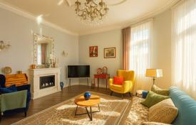Exceptional and Sunny flat with balcony in front of park — Prime Buda Location for 595,000 €