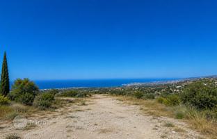 Land plot 875 m² in Tala for 340,000 €