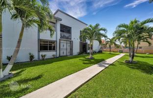 2-bedroom apartments in condo 87 m² in Hialeah for $275,000