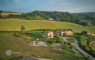 Classic estate with a huge plot and a swimming pool in Ponzano di Fermo, Marche, Italy for 1,800,000 €