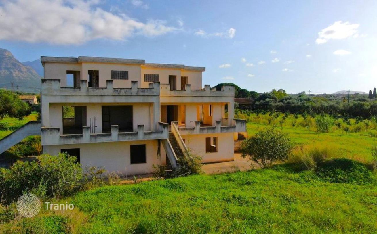 Villa for sale in Kyparissia, Greece — listing 2332963