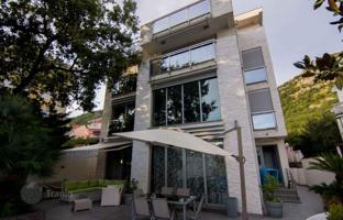 3-bedroom villa 300 m² in Budva city for 1,400,000 €