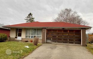 3-bedroom house in Etobicoke for C$1,316,000