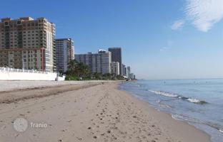 1-bedroom apartments in condo 63 m² in Collins Avenue for $305,000