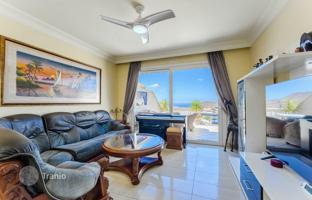 2-bedroom townhouse 171 m² in Chayofa for 400,000 €