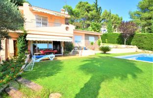 Beautiful villa with a swimming pool and a view of the sea in one of the most prestigious residences with a private beach, Lloret de Mar for 1,430,000 €