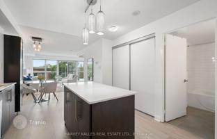 6-bedroom apartment in Queen Street West for C$936,000