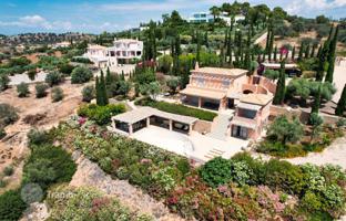 Mediterranean villa with a pool, a lush garden and a guest house in Porto Heli, Peloponnese, Greece for 2,500,000 €