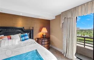 2-bedroom apartments in condo 121 m² in Aventura for $525,000