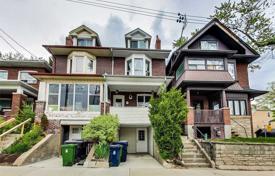 Terraced house – Woodbine Avenue, Toronto, Ontario,  Canada for C$1,266,000