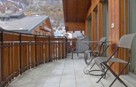 Sunny five-room apartment in a prestigious complex, Zermatt, Valais, Switzerland for 4,400 € per week