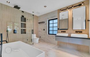 4-bedroom house 211 m² in Coral Gables for $2,399,000
