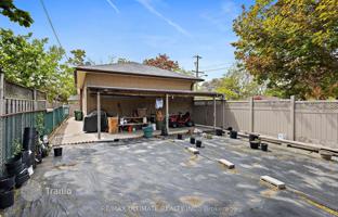 10-bedroom house in Etobicoke for C$1,307,000