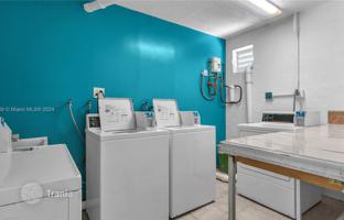 2-bedroom apartments in condo 117 m² in Hallandale Beach for $295,000