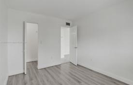 1-bedrooms apartments in condo 53 m² in Miami, USA for $265,000