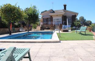 Beautiful villa with a swimming pool and a garage in a quiet area, 250 meters from the beach, Lloret de Mar, Spain for 1,235,000 €