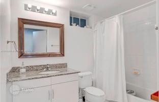 2-bedroom apartments in condo 103 m² in Kendall for $439,000