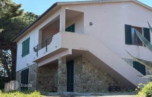 6-bedroom villa 243 m² in Portoferraio for 850,000 €