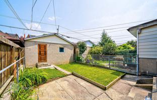 12-bedroom townhouse in Manning Avenue for C$2,515,000