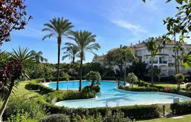 Four-bedroom apartment in a prestigious complex, Marbella, Malaga, Spain for 1,040,000 €