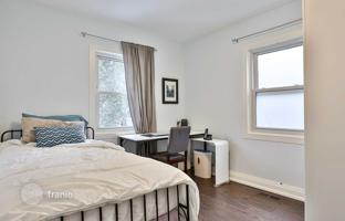 9-bedroom house in Etobicoke for C$1,723,000