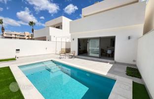 3-bedroom villa in Orihuela Costa for 440,000 €