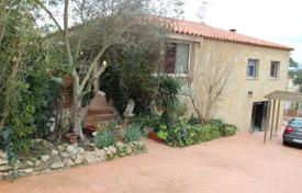 Villa with a terrace and a garage in a residence with a swimming pool, near beaches, Lloret Blau, Spain for 280,000 €