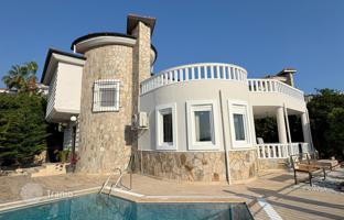 4-bedroom villa 200 m² in Kargicak for 23,877,000 TRY