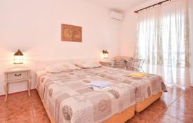 TROGIR, ČIOVO — House first row to the sea for 1,200,000 €