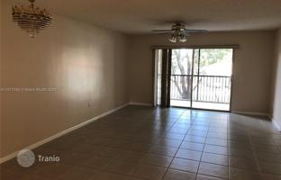 2-bedroom apartments in condo 112 m² in Pembroke Pines for $280,000