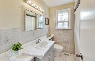 9-bedroom house in Etobicoke for C$1,672,000