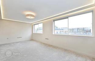Renovated duplex apartment with a balcony in the heart of Marylebone, London, UK for £1,700,000
