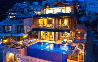 4-bedroom villa 350 m² in Kalkan for 52,576,000 TRY