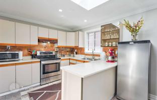 11-bedroom townhouse in North York for 966,000 €