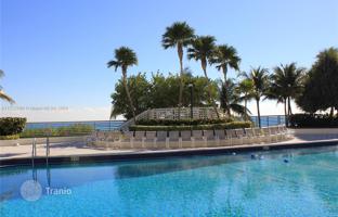 2-bedroom apartments in condo 96 m² in Collins Avenue for $599,000