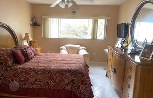 2-bedroom apartments in condo 112 m² in Pembroke Pines for $285,000