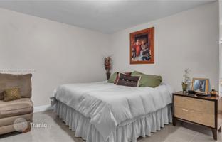 2-bedroom apartments in condo 97 m² in West End for $340,000