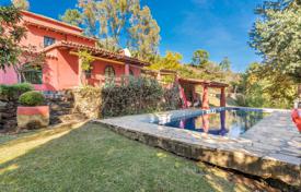 Villa with a swimming pool, a garden and a view of the mountains, Benahavis, Spain for 2,395,000 €
