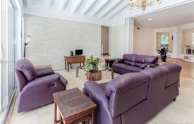 Elegant villa with a patio, a garage, a pool and a terrace, Hollywood, USA for $825,000