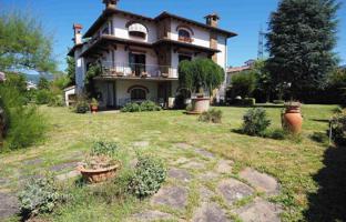 Villa 448 m² in Pistoia for 750,000 €