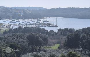 Land plot 656 m² in Vinkuran for 328,000 €