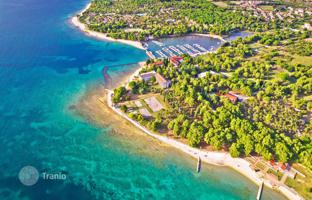 Land plot 496 m² in Valbandon for 110,000 €