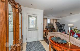 9-bedroom house in York for C$1,228,000
