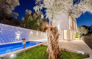 3-bedroom villa 240 m² in Budva city for 1,200,000 €