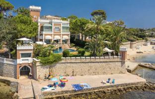 Waterfront villa with a rich history, infinity pool and private dock on Cap d'Antibes, Cote d'Azur, France for 23,350,000 €