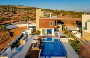 3-bedroom villa 241 m² in Famagusta for 1,900,000 €