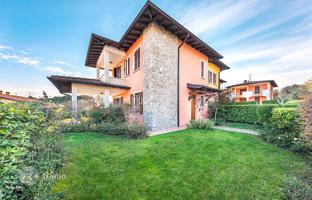 Modern townhouse with a garage and a communal pool in Padenghe sul Garda, Italy for 640,000 €