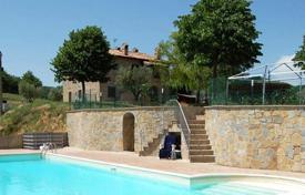 Two-storey villa with a pool in Gubbio, Umbria, Italy for 600,000 €